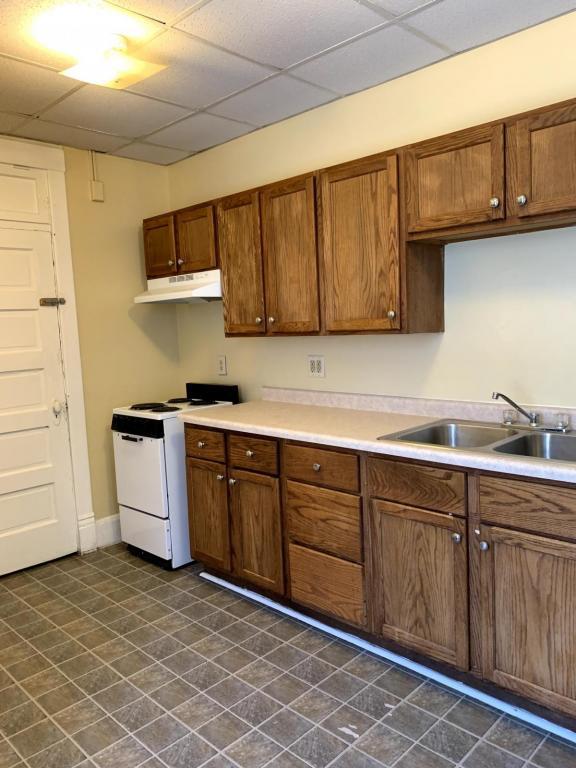 Building Photo - 204 1/2 Cedar St