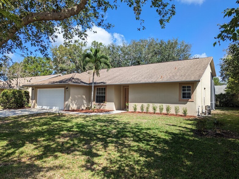 Building Photo - 9961 Boca Ave N
