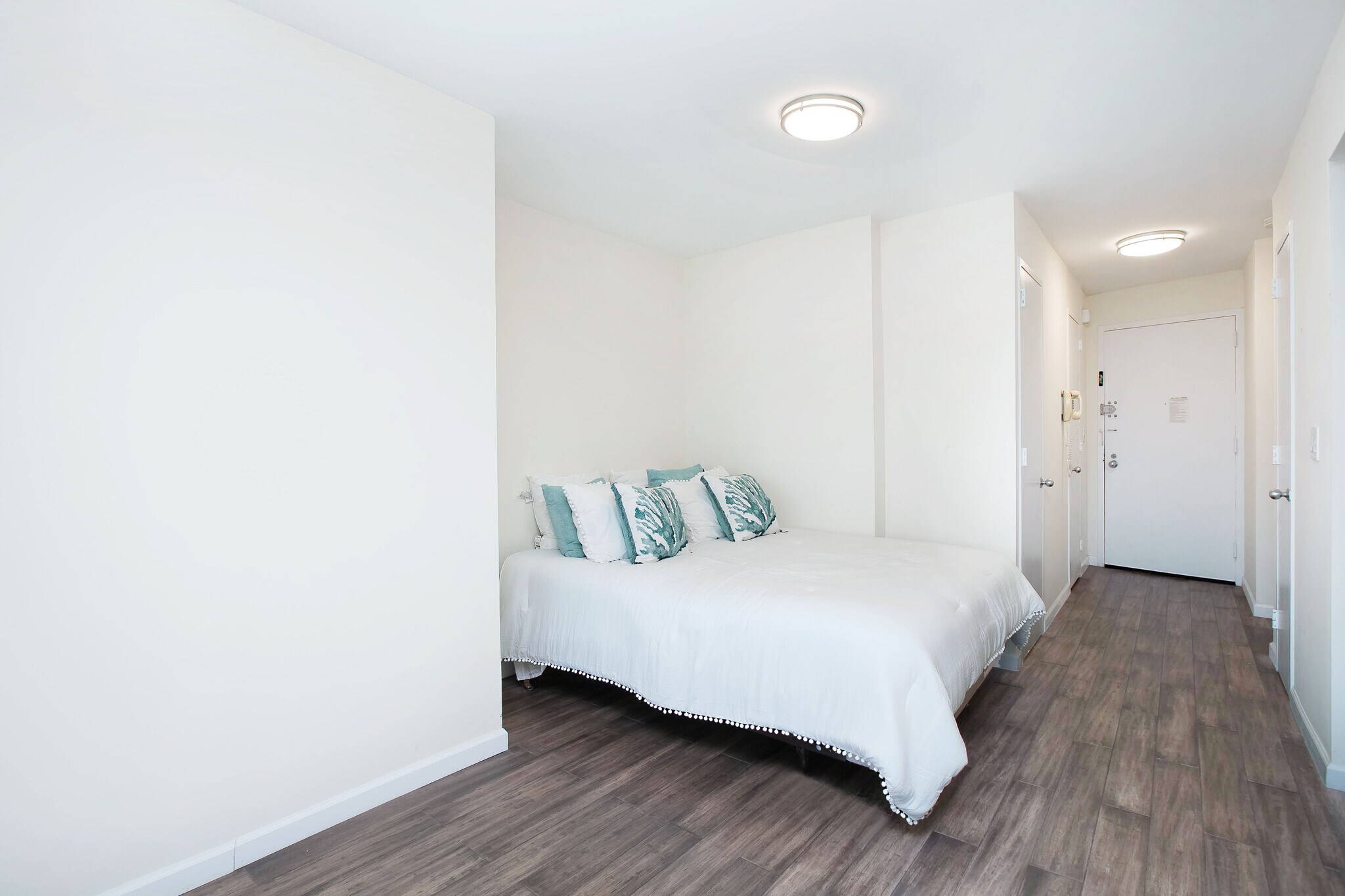 Building Photo - 330 E 38th St