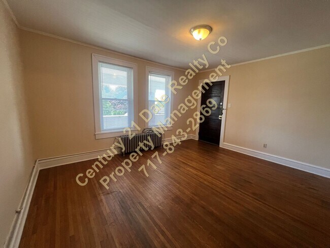 Building Photo - 423-425-425 N Franklin St