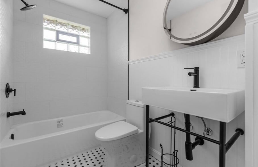 Building Photo - 548B Firethorne Dr