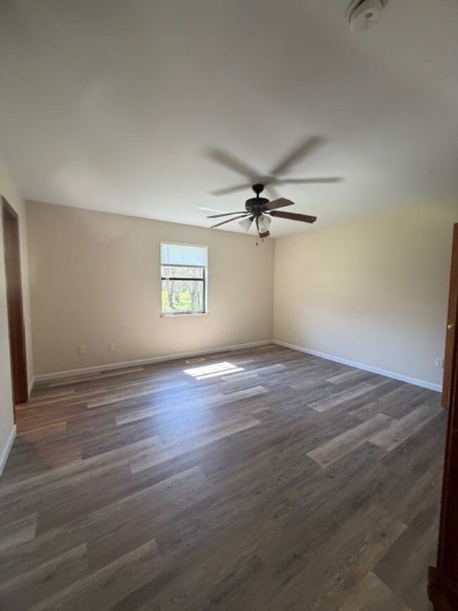 Building Photo - 2 Bedroom Duplex close to I -140 Contact Debra Johnson (865) 591-8281