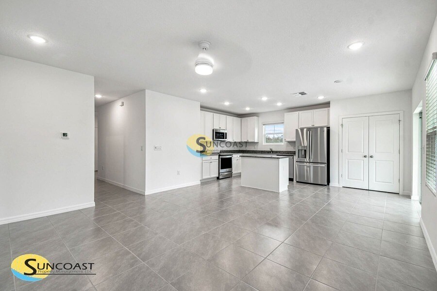 Building Photo - 8271 N Wakefield Dr