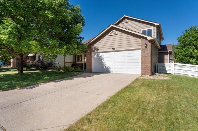 Building Photo - 749 Eagle Dr