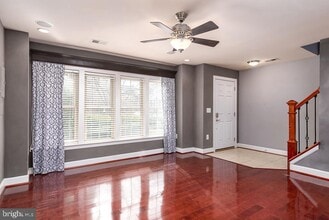 Building Photo - 2638 S Kenmore Ct