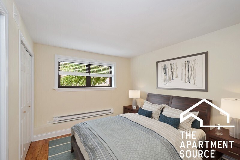 Building Photo - 555 W Arlington Pl