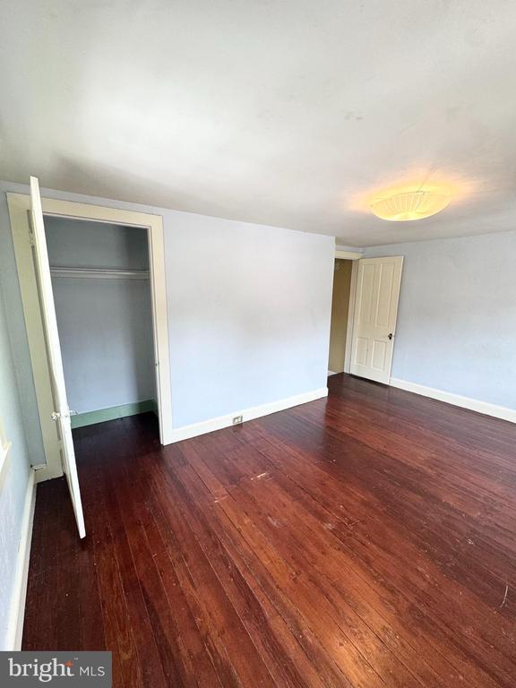 Building Photo - 150 E Hartwell Ln