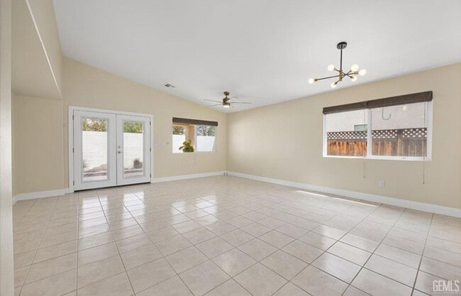 Building Photo - Beautiful Home in the Gated Community of G...