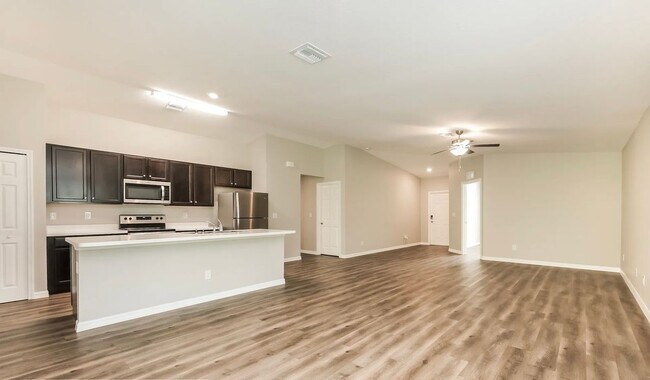 Building Photo - 495 Hoffer St