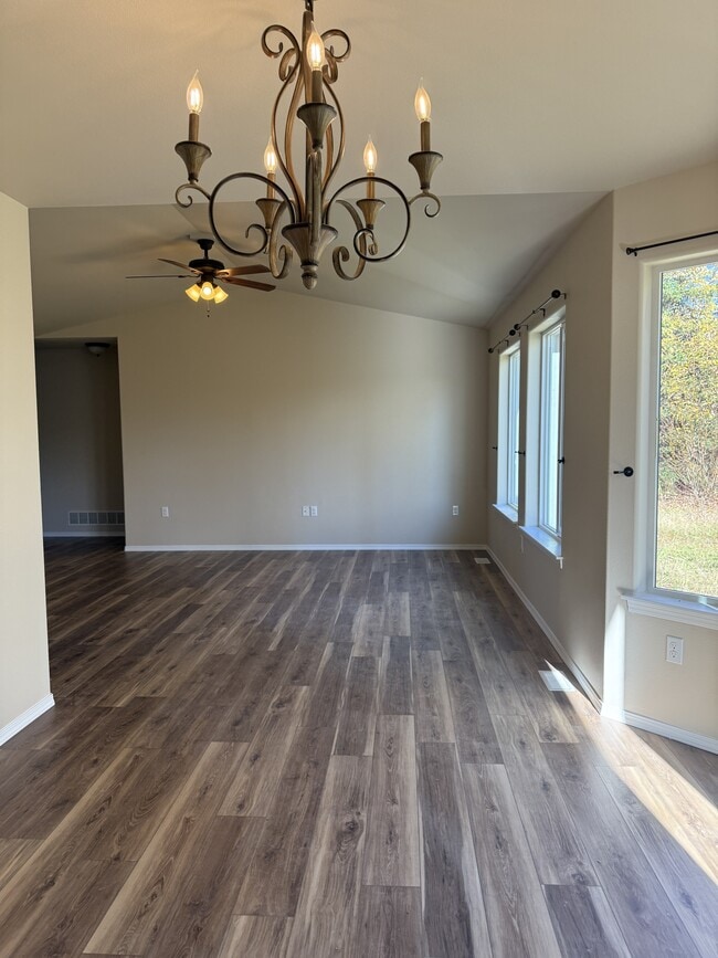Building Photo - 1165 Sun School Cir