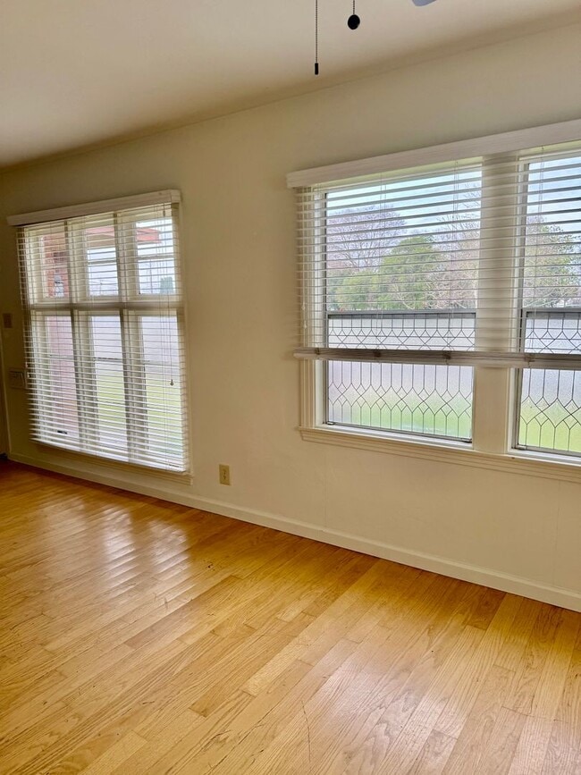 Building Photo - JSTREET5712-5716