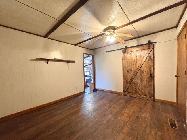 Building Photo - Freshly Updated 3 Bedroom/ 2 Bathroom Country Home