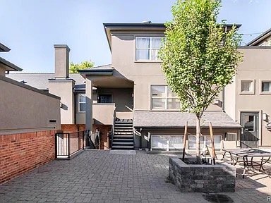 Building Photo - 2910 Wyandot St