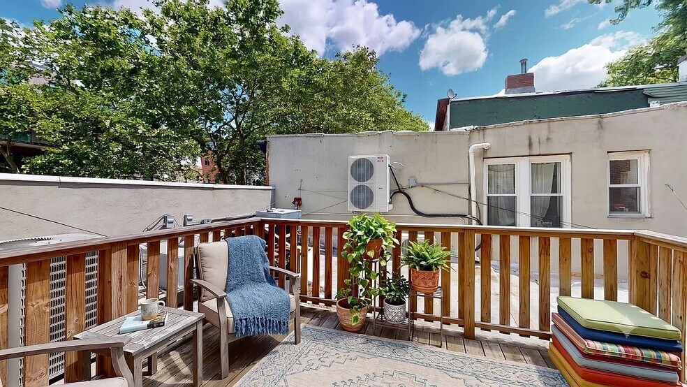 Building Photo - 258 Halsey St