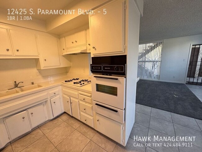 Building Photo - 12425 Paramount Blvd
