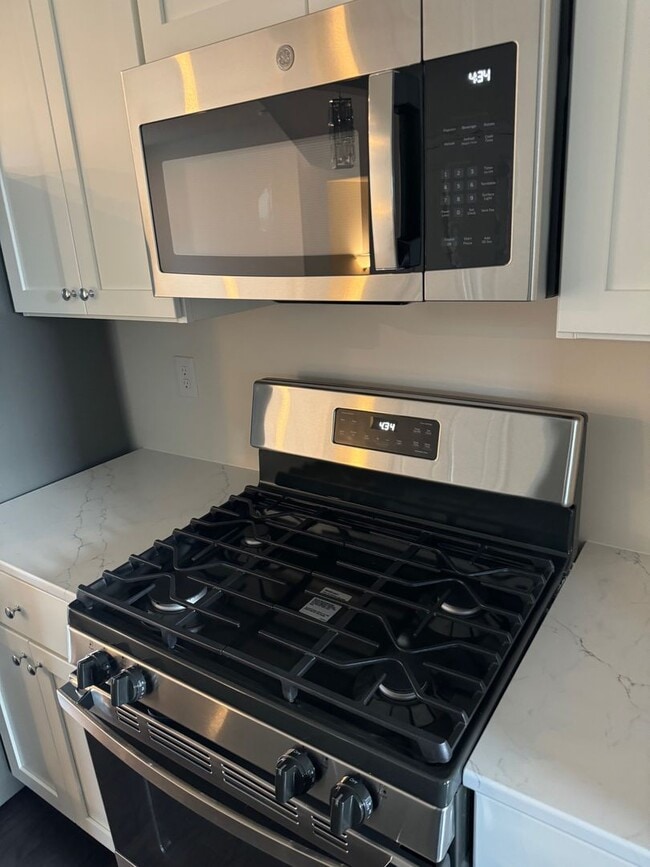 Building Photo - New Harleysville 3 Bedroom End unit Townho...