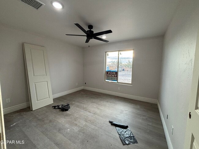 Building Photo - 2633 Dunoon Dr
