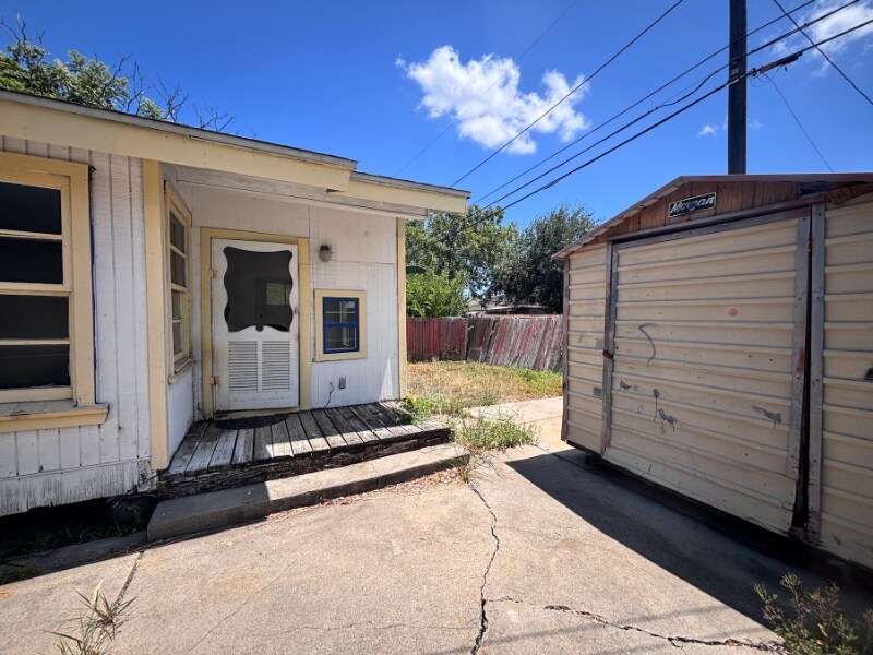 Building Photo - 2621 Tarlton St