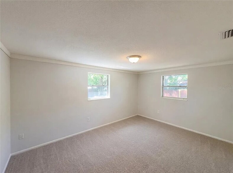 Building Photo - 638 Blackthorn Dr