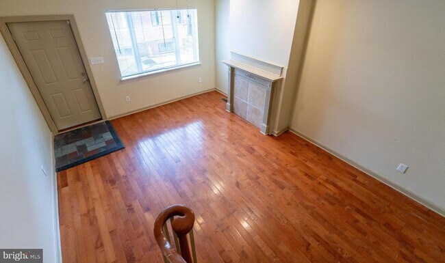Building Photo - 2022 S Opal St
