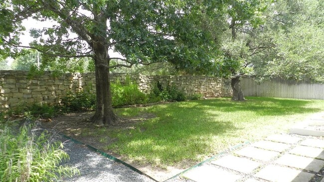 Building Photo - 613 Hickory Run Dr