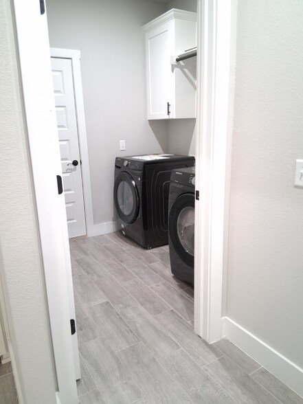 Building Photo - 1971 Edgewood Rd