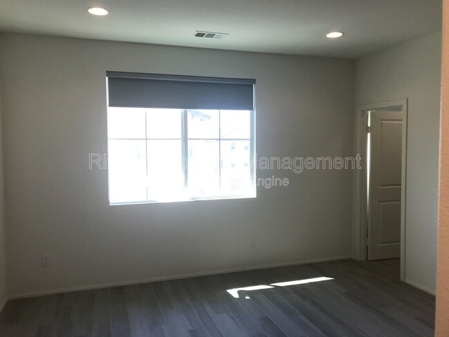 Building Photo - 581 Pioneer St