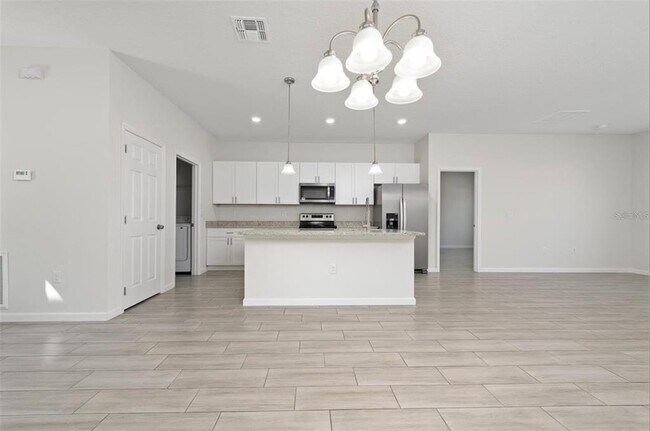 Building Photo - 719 Martin Ln