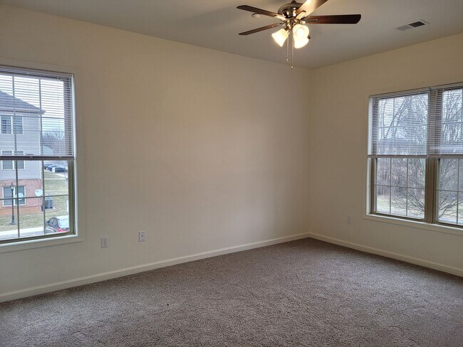 Building Photo - 670 Bassett Dr