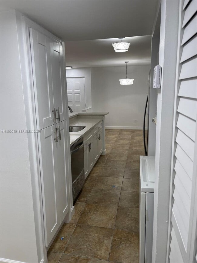 Building Photo - 10630 SW 157th Ct