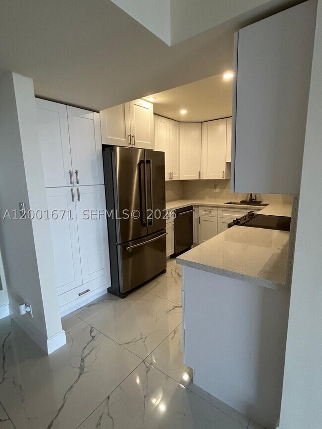 Building Photo - 2500 Parkview Dr