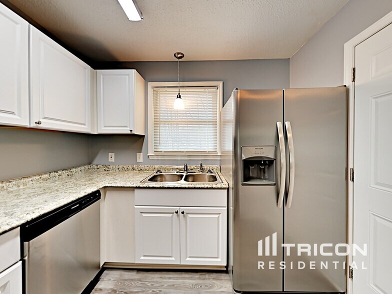 Building Photo - 107 Lely Ct