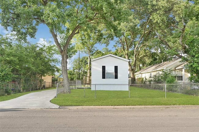 Building Photo - 113 Schilling Ave