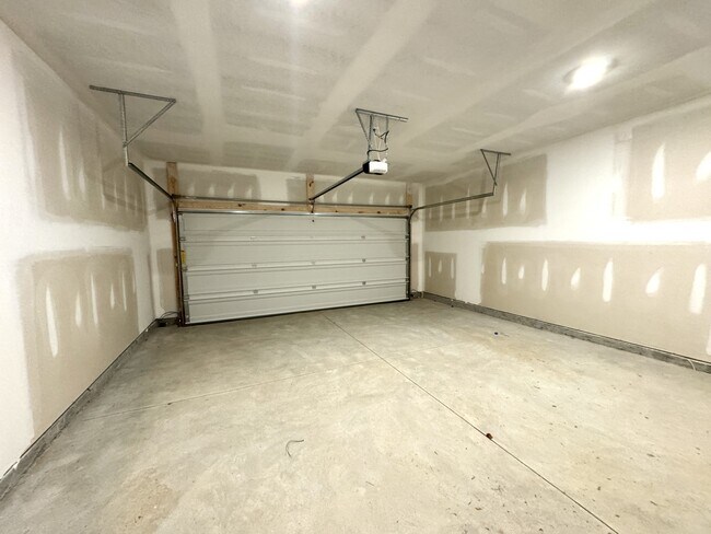 Building Photo - 2327 Whitworth St