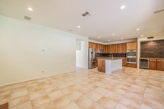 Building Photo - Executive 5-Bedroom Pool Home with Dual Master Suites in Stevenson Ranch