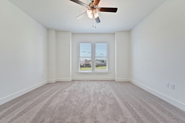Building Photo - Must see Community near LSU!