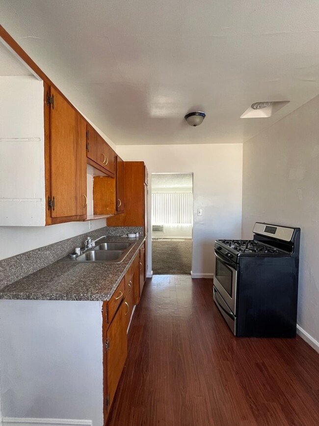 Building Photo - 608 E Fredricks St