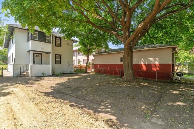 Building Photo - 987 Dayton Ave