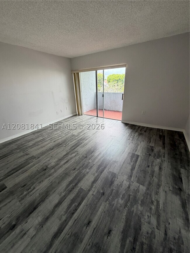 Building Photo - 9371 Fontainebleau Blvd