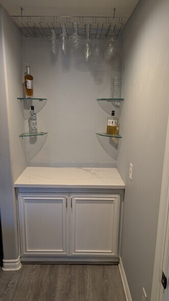 Building Photo - 3990 Centre St