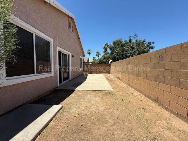 Building Photo - 8720 E Knowles Ave