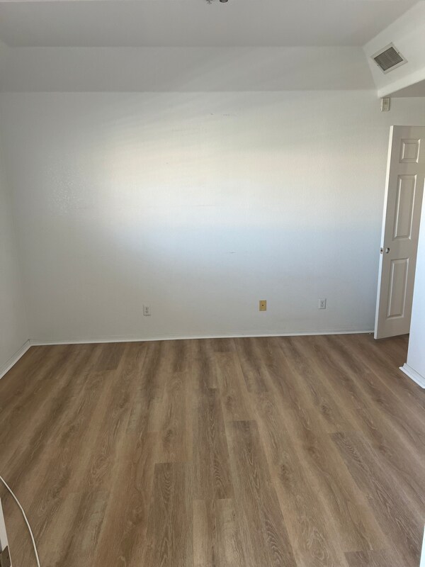 Building Photo - 3550 Bay Sands Dr