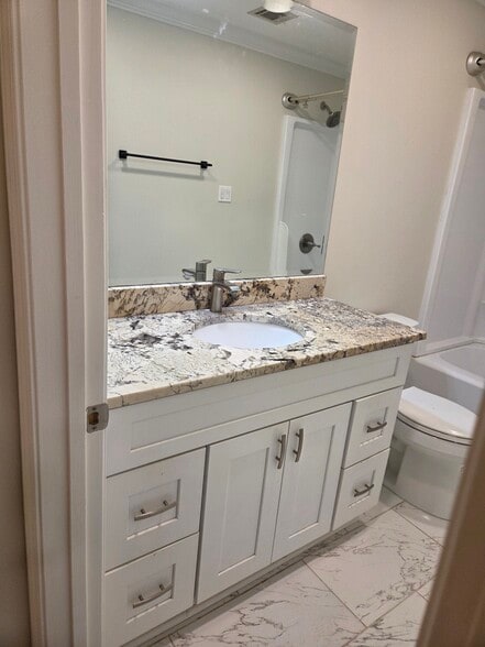 Upstairs Bath - 218 Terry Pky