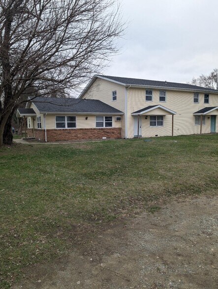 Building Photo - 9015 Midway Dr