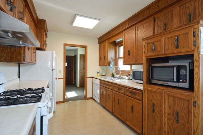 Building Photo - Spacious 3 bed, 2 bath rental in Bloomingt...