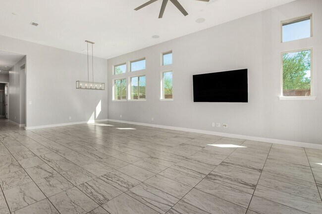 Building Photo - STUNNING HOME IN PEORIA