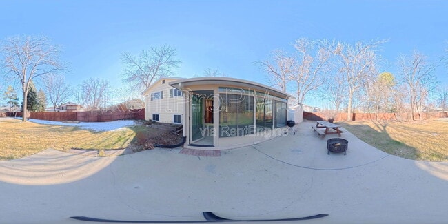 Building Photo - 1028 Skyline Dr