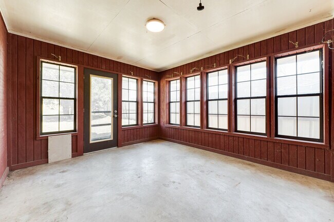 Building Photo - 5911 NW 30th St