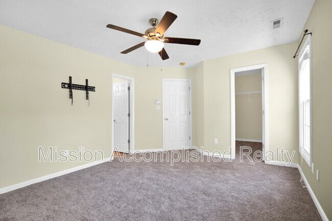 Building Photo - 3918 Red Oak Dr