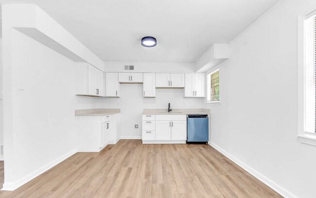 Building Photo - 2919 Normandy Dr